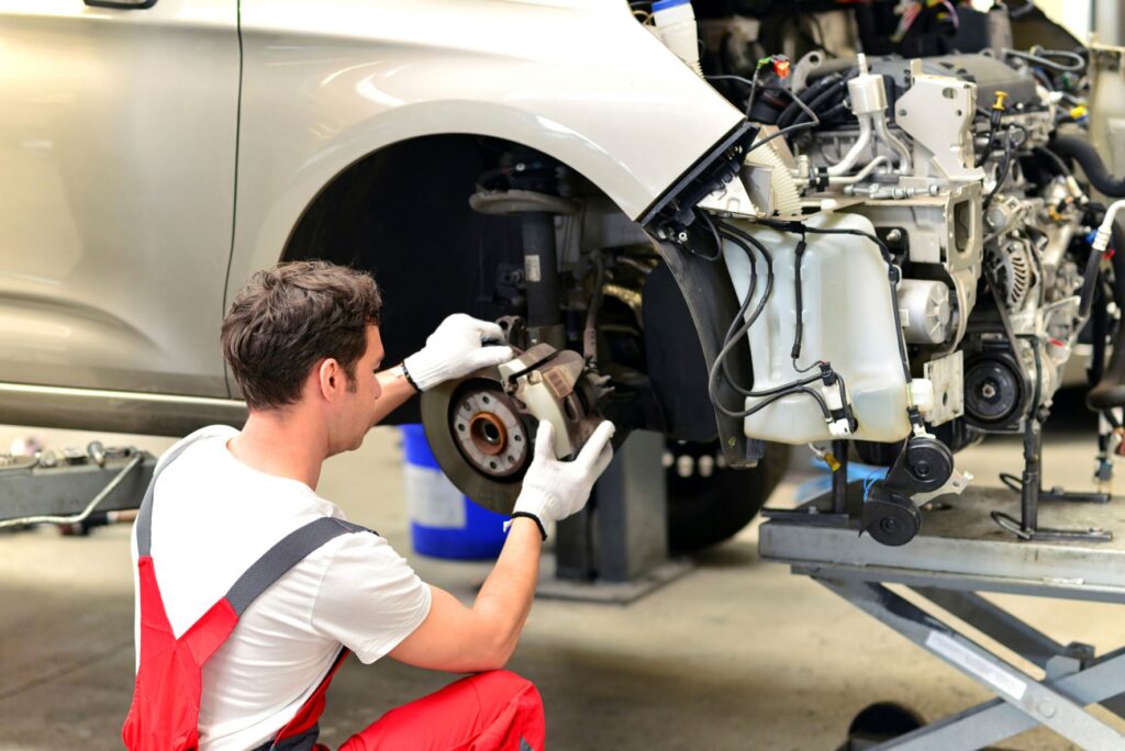Essential Tips For Taking Your Car To A Mechanic After An Accident - Abogados de Accidentes Santa Ana